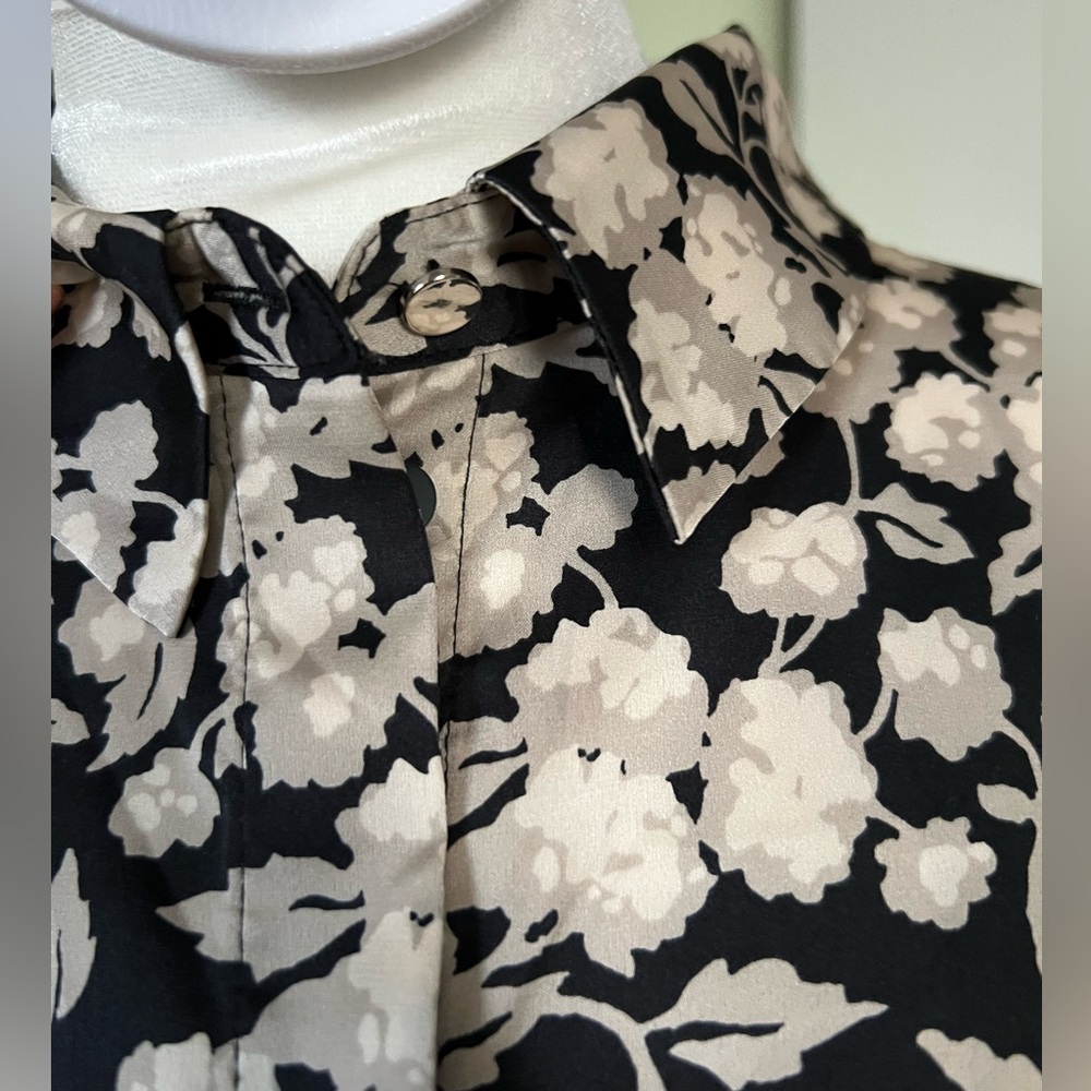 H&M Bold Oversized Floral Relaxed Fit Baggy Satin Flowy Airy Button Down Blouse